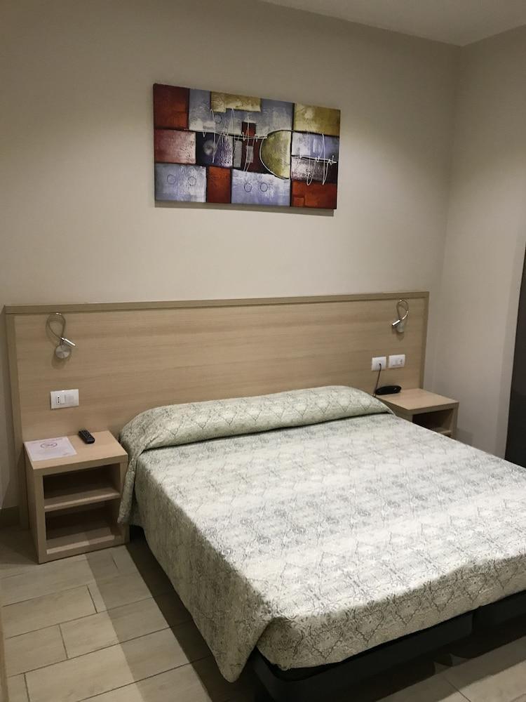 Hotel San Biagio Милан Экстерьер фото