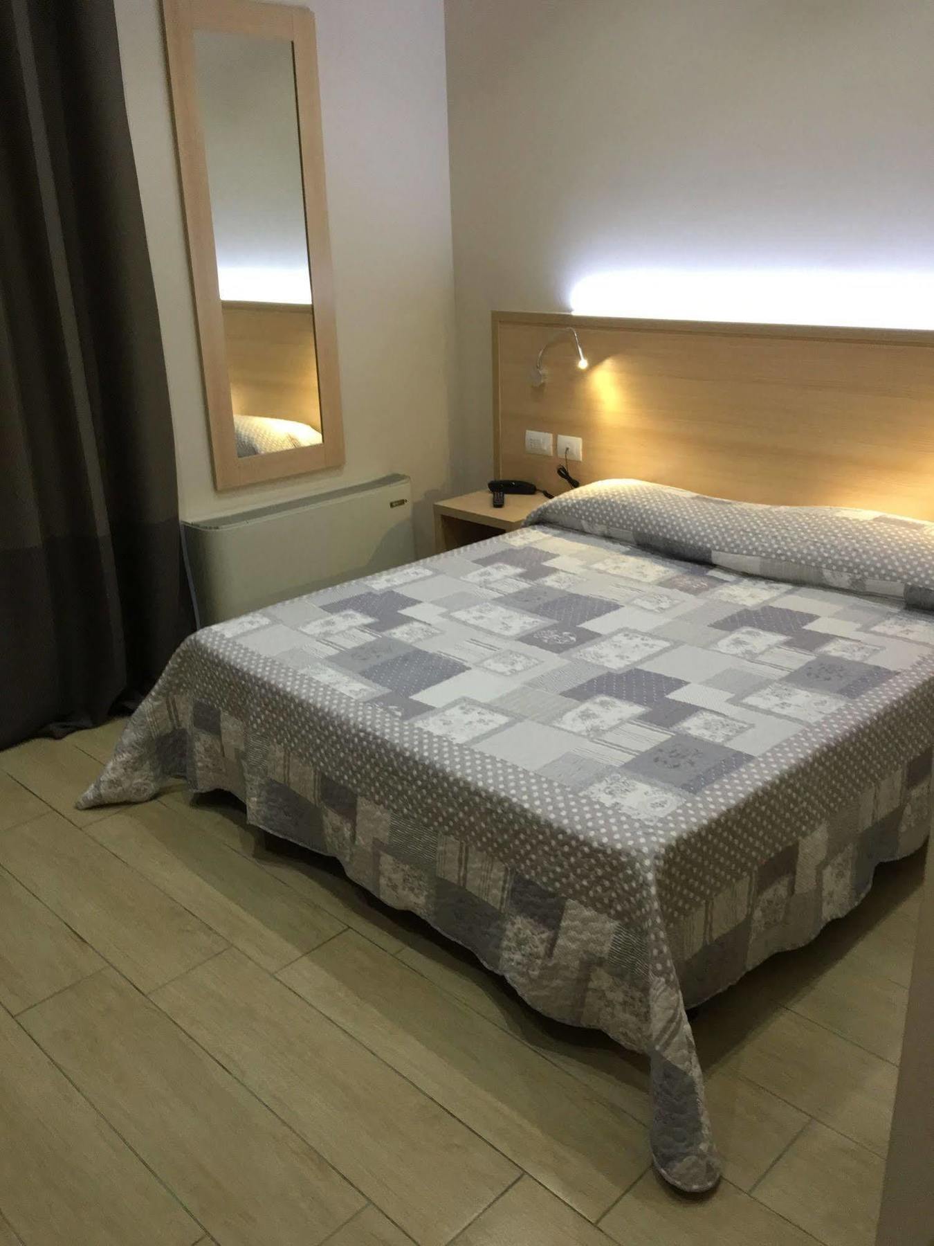 Hotel San Biagio Милан Экстерьер фото